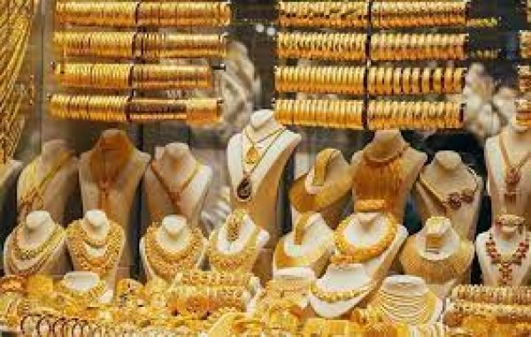 أسعار الذهب ترتفع مع زيادة إصابات كورونا وتراجع السندات الأمريكية 