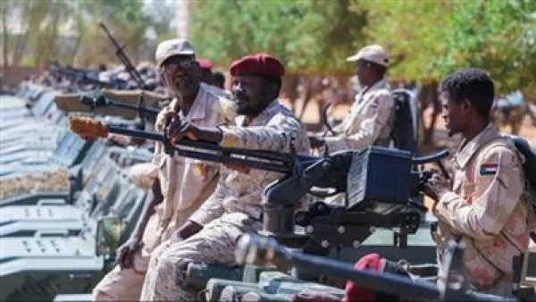 الخارجية: مصر تتابع بقلق بالغ تطورات الوضع في السودان وتطالب بضبط النفس