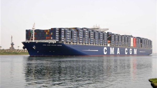 ميناء دمياط يستقبل 10 سفن حاويات وبضائع العامة