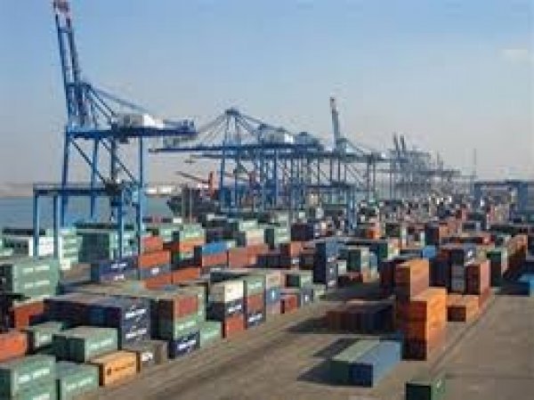 ميناء دمياط يستقبل 10 سفن حاويات وبضائع عامة 