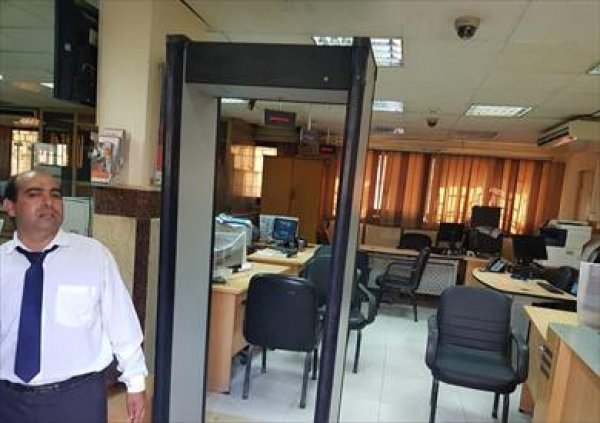 استئناف العمل بفرع بنك القاهرة في بلبيس بعد تعقيمه لظهور إصابة بكورونا