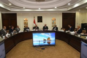 وزير الإسكان ومحافظ القاهرة يستعرضان إجراءات إنهاء التعاقد وتخصيص الوحدات السكنية بمشروع تطوير 