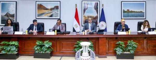 - وزير السياحة والآثار يواصل اجتماعاته الدورية لمتابعة استضافة مصر لمؤتمرCOP27