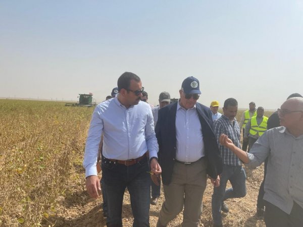 وزير الزراعة يقوم بزيارة لمشروع مستقبل مصر