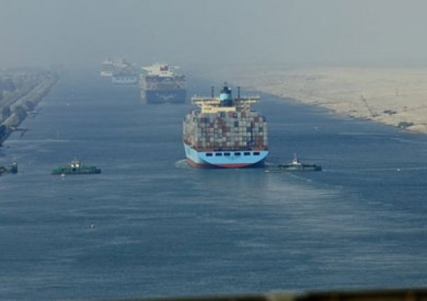 عبور 41 سفينة المجرى الملاحي لقناة السويس بحمولة 3.2 مليون طن