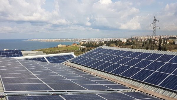 “لبنان” يمنح تراخيص لـ11 مشروعا للطاقة الشمسية