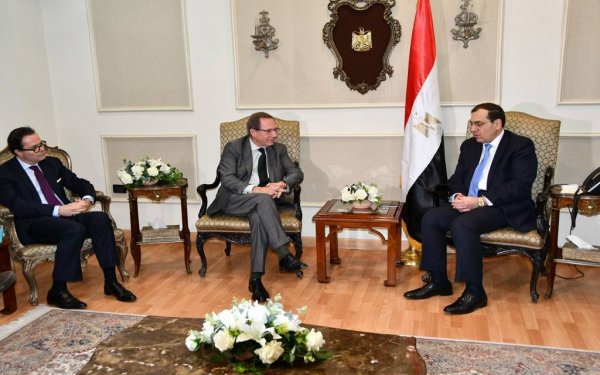 مصر وفرنسا تناقشان الفرص الاستثمارية بمجال البترول والغاز