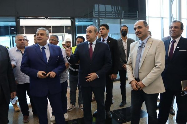 وزير الطيران يتفقد المراحل النهائية لتطوير مطار سفنكس