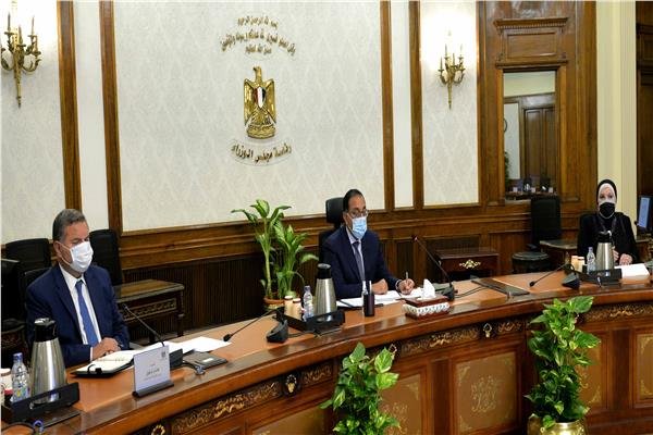 رئيس الوزراء يتابع خطوات إطلاق استراتيجية صناعة السيارات فى مصر