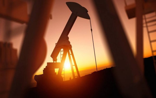 النفط يعمق خسائره لأكثر من 6% في جلسة متقلبة