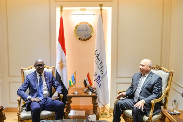 وزير النقل يلتقي سفير رواندا بالقاهرة لبحث سبل التعاون في مجالات النقل المختلفة