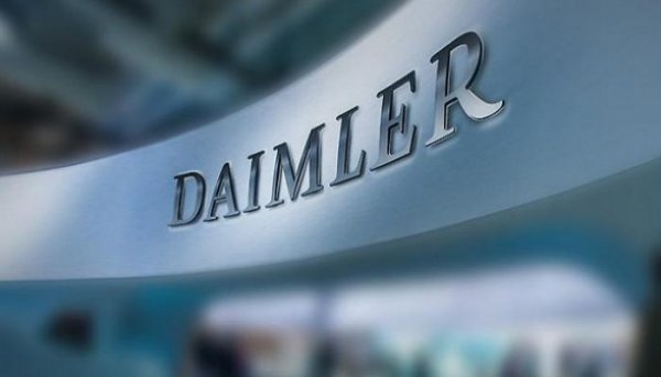 دايملر توقف الإنتاج جزئيا في العديد من مصانعها بسبب نقص أشباه الموصلات