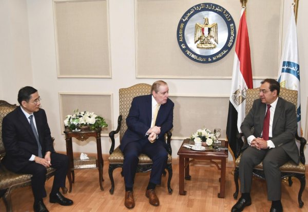 وزير البترول يبحث مع رئيس الغرفة العربية الامريكية فرص التعاون