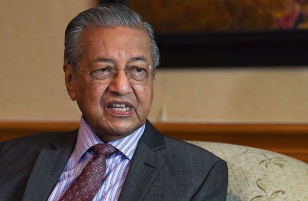 مهاتير محمد يعلن اعتزامه الترشح لمنصب رئيس وزراء ماليزيا