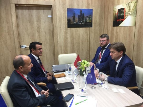 وزير الصناعة يبحث مع ترانسماش الروسية تصنيع عربات السكك الحديدية في مصر