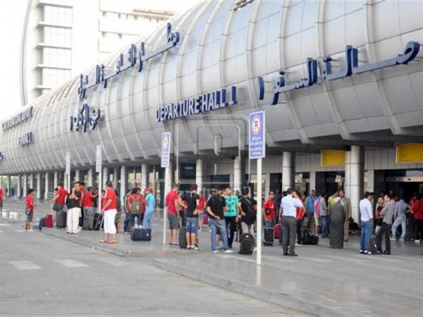 مطار القاهرة : تخفيض رسوم دخول المستقبلين والمودعين للمسافرين الى 50%