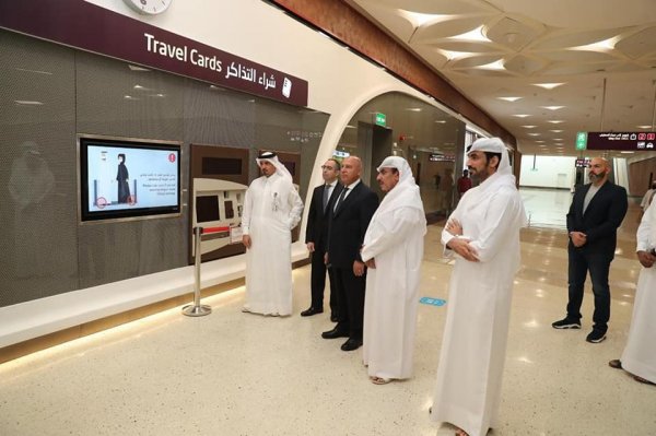 وزير النقل يبحث مع رئيس الوزراء القطري سبل تعزيز التعاون الثنائي