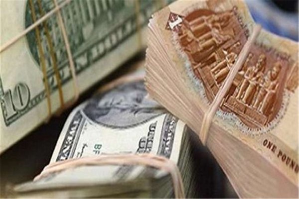رويترز: الجنيه المصري يرتفع أمام الدولار لأعلى مستوى في عامين