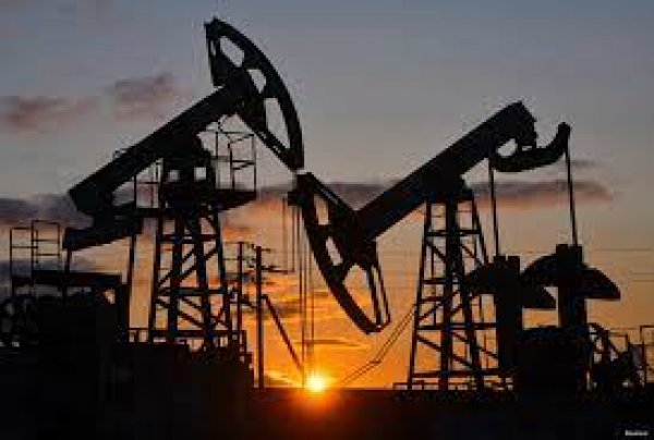 مؤسسة بحثية تتوقع تسجيل برميل النفط 77 دولارا في النصف الأول من 2024
