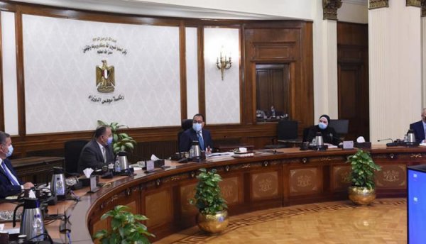 رئيس الوزراء يوجه بوضع خريطة طريق لتنفيذ استراتيجية صناعة السيارات في مصر 