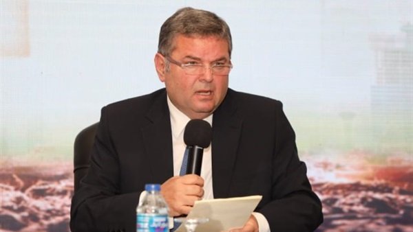 وزير قطاع الأعمال العام يستعرض موقف إعادة هيكلة شركة مصر للسياحة 