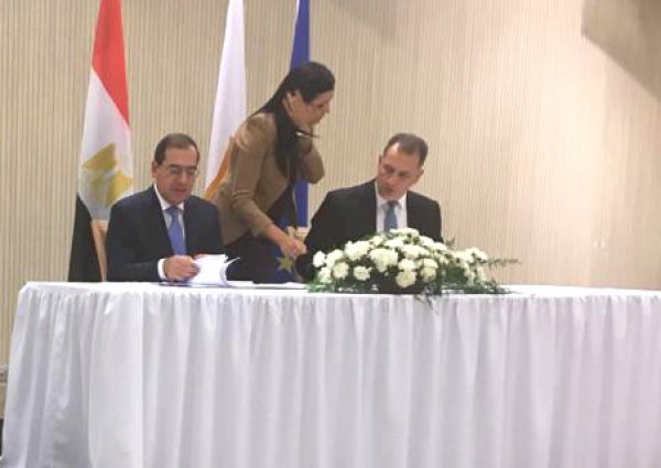 وزير البترول يوقع اتفاق إقامة خط أنابيب لنقل الغاز القبرصى