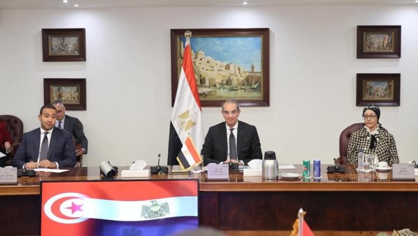 وزير الاتصالات وتكنولوجيا المعلومات  يبحث مع وزير تكنولوجيات الاتصال التونسى تعزيز التعاون