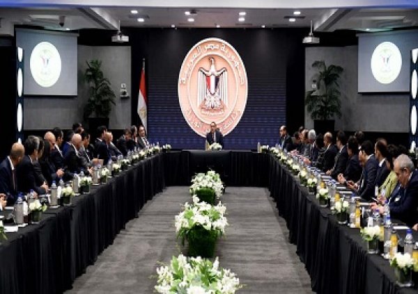 رئيس الوزراء يؤكد حرص الحكومة على زيادة الاستثمارات الكويتية بمصر