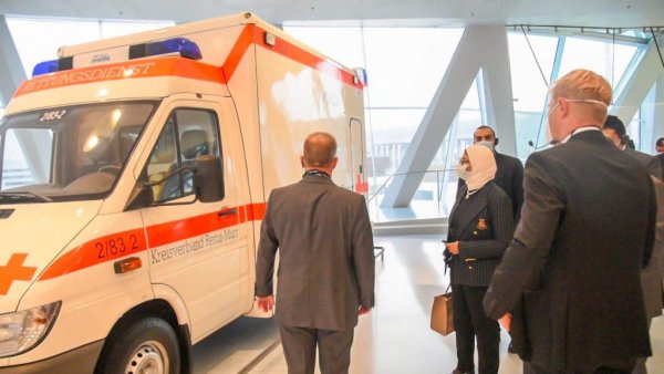 الصحة تتفق مع مرسيدس على توريد أكثر من 2.5 ألف سيارة إسعاف وعيادة متنقلة 