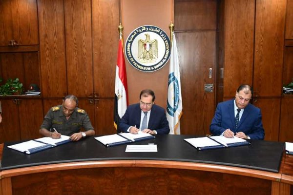 الوطنية المصرية للبترول توقع إتفاقيتان باستثمارات حدها الأدنى 4 ملايين دولار