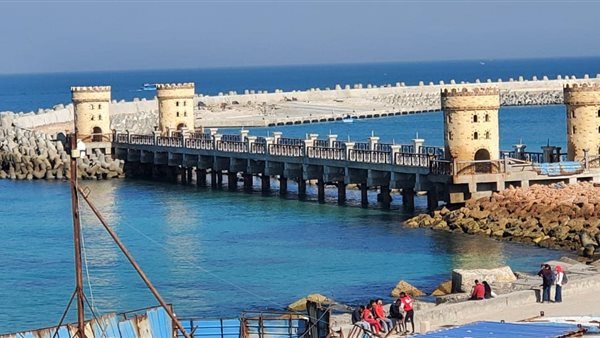 الري: إنشاء حائط بحري بطول 835 متر لحماية طريق كورنيش الإسكندرية من النوات